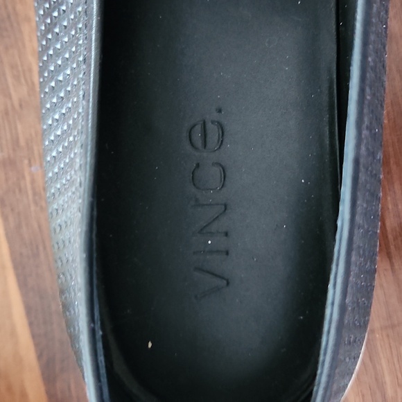 Vince perforated slipons size 8 - Picture 3 of 5